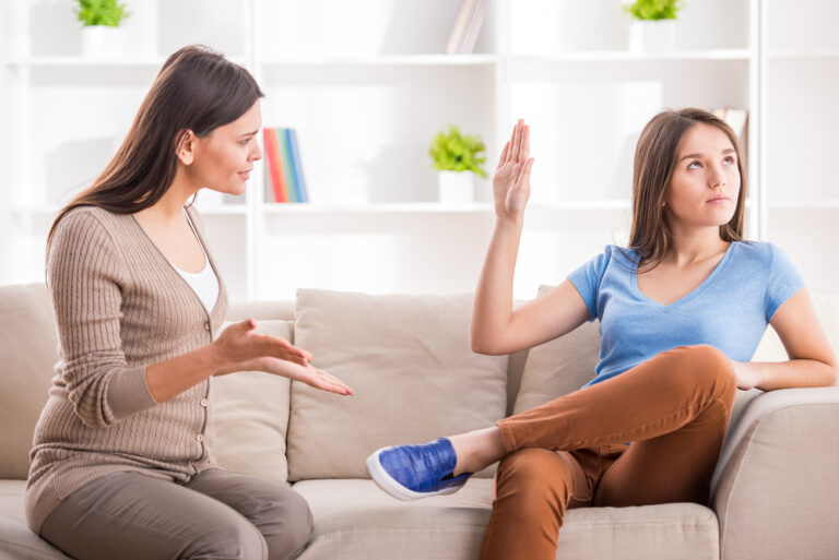 Read more about the article 6 Secret Tips for You to Communicate with Your Teenager Who Doesn’t Want to Talk